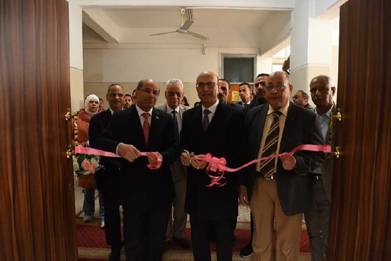 الدكتور أحمد المنشاوي يفتتح قاعة المؤتمرات والمناقشات الجديدة بكلية التربية بجامعة أسيوط لتعزيز الأنشطة الأكاديمية والبحثية