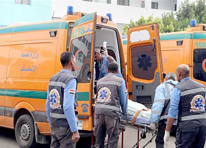 حادث تصادم بين سيارتين على طريق الصحراء في المنيا