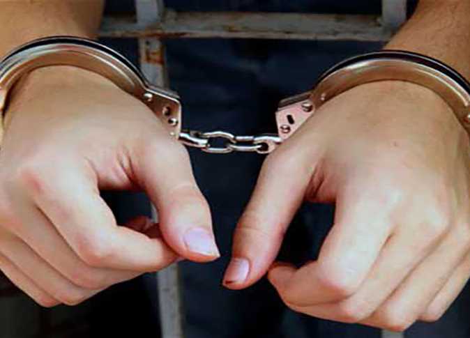 القاء القبض على مدير مطبعة غير مرخصة في القاهرة بحوزته مطبوعات تجارية