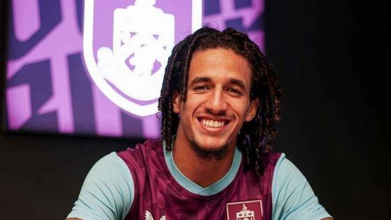 يدعي مجبري، لاعب فريق بيرنلي، أن أوسمايتش، لاعب فريق بريستون، قام بإدلاء بتعليق عنصري