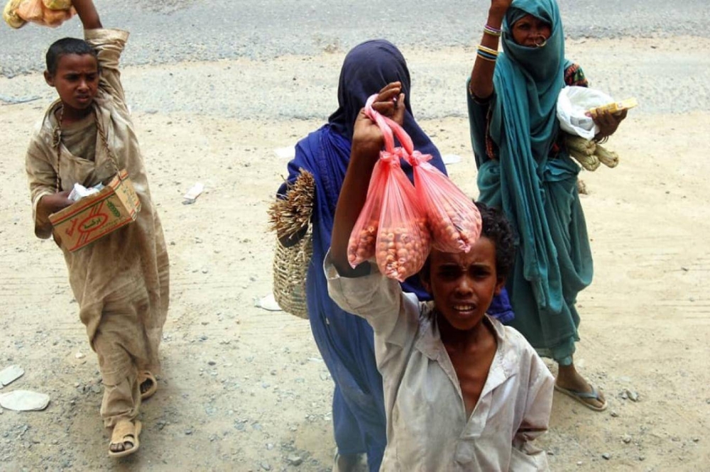 تشدد قوات الدعم السريع السودانية الضغط على إمدادات الإغاثة في ظل تفشي المجاعة، وفقاً لما أفاد به عمال الإغاثة