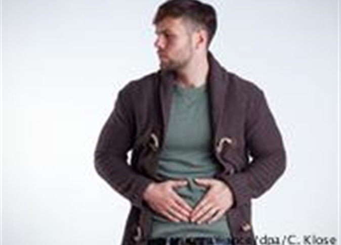 قد يشير لون البول الداكن إلى وجود حالة صحية خطيرة.