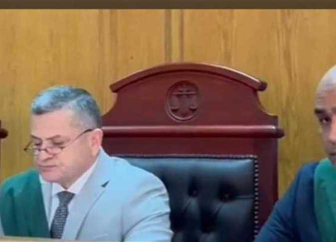 «الأب والأم باعا طفلتهما».. المشدد 3 و5 سنوات لـ 5 متهمين بالاتجار في البشر بالمقطم