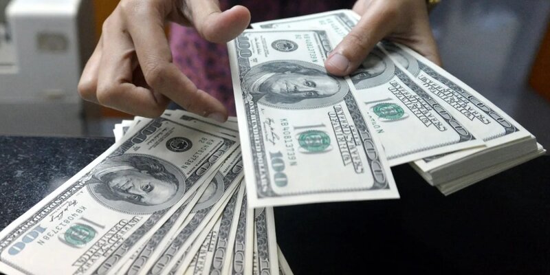 سعر الدولار والعملات في البنك المركزي وجميع البنوك المصرية 26-4-2025