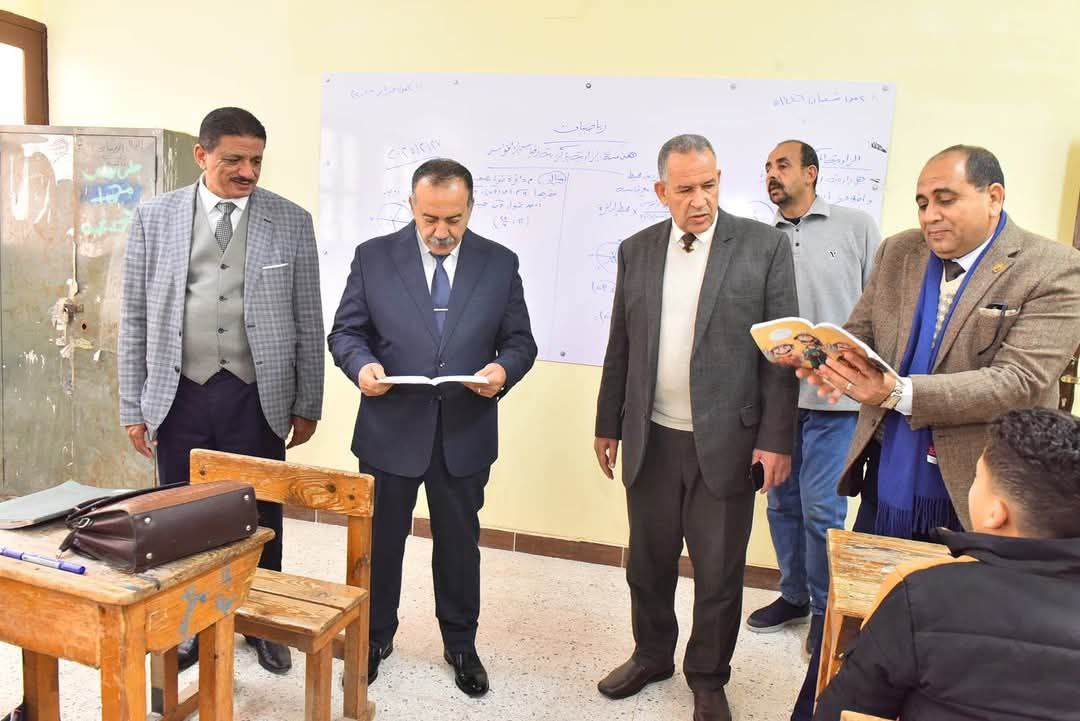 محافظ أسيوط يتفقد مجمع مدارس كوم أبو شيل للاطمئنان على سير العملية التعليمية
