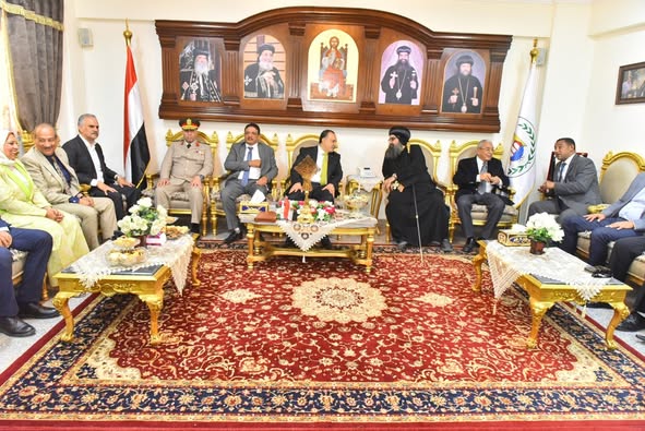 محافظ أسيوط يواصل جولاته لتهنئة الأقباط بعيد القيامة المجيد وسط أجواء من المحبة والوحدة الوطنية