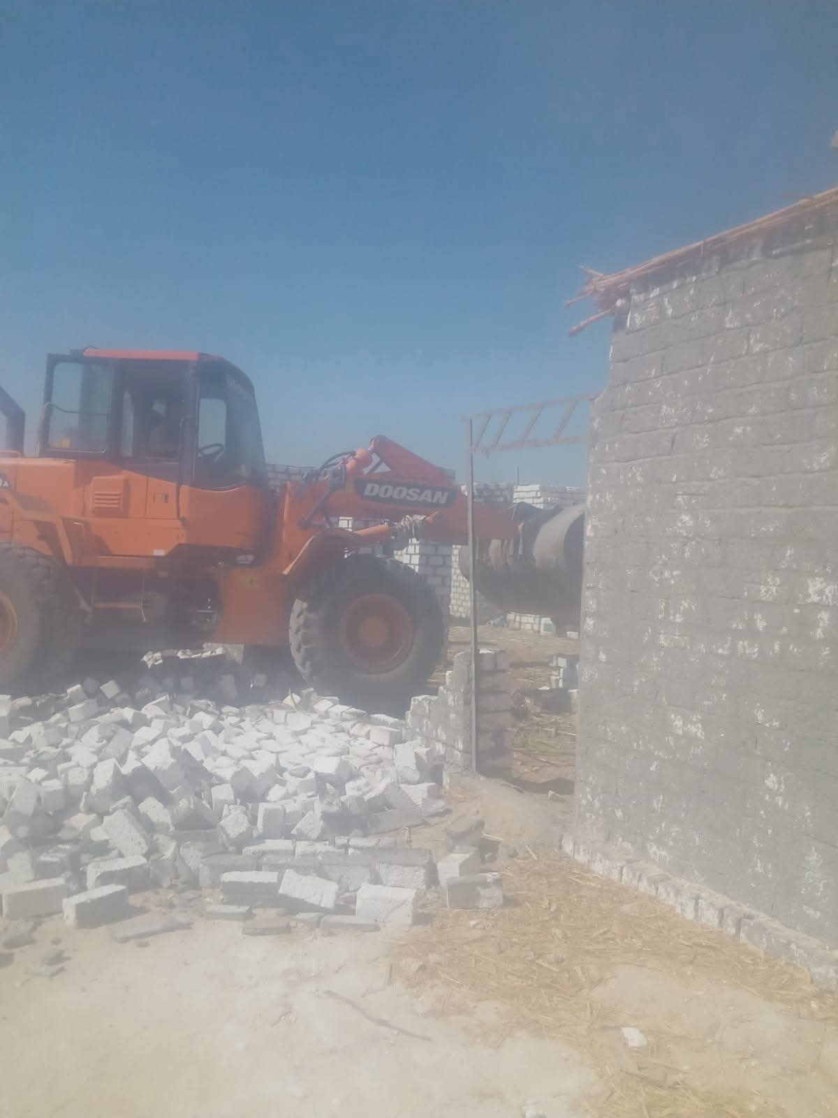 محافظ أسيوط: إزالة 115 حالة تعدٍ واسترداد 2612 فدانًا من أراضي الدولة في المرحلة الثالثة من الموجة 27