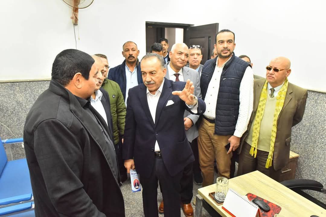 محافظ أسيوط يتفقد مركز خدمة عملاء الكهرباء بحي الأربعين لتيسير الخدمات على المواطنين