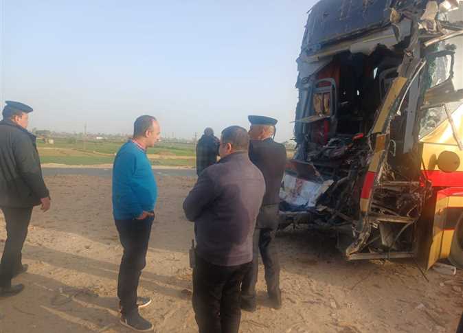 أصابة 5 أشخاص أثر انقلاب أتوبيس علي طريق الصحراوي الشرقي الجديد