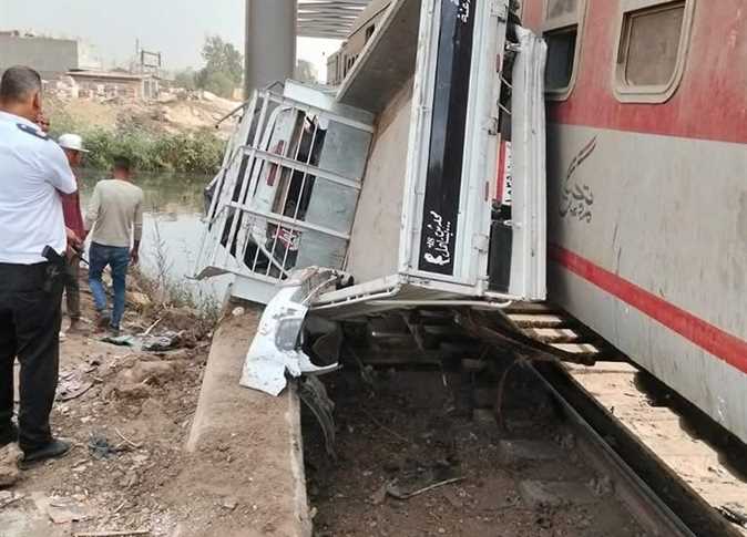 10 مشاهد من حادث قطار الإسكندرية- القاهرة في المنوفية: «عربة خرجت عن القضبان»