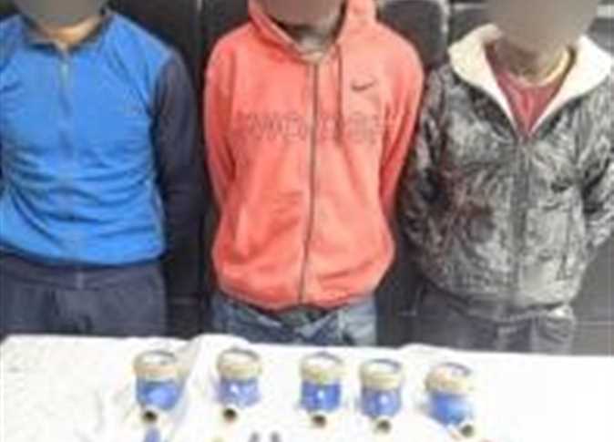 ضبط ثلاثة متهمين بسرقة عدادات المياه من وحدات سكنية في القاهرة