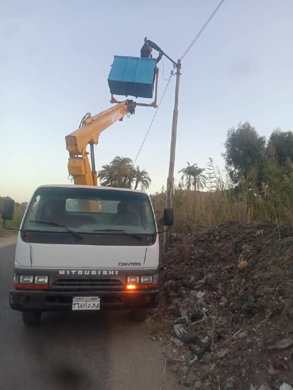 محافظ أسيوط يؤكد على استمرار رفع كفاءة منظومة الإنارة بالمراكز ورئيس الغنايم يتابع صيانة وتركيب كشافات جديدة بنطاق المركز