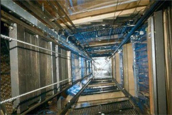 طفل لقي مصرعه  داخل بئر مصعد كهربائي بعقار بامبابة
