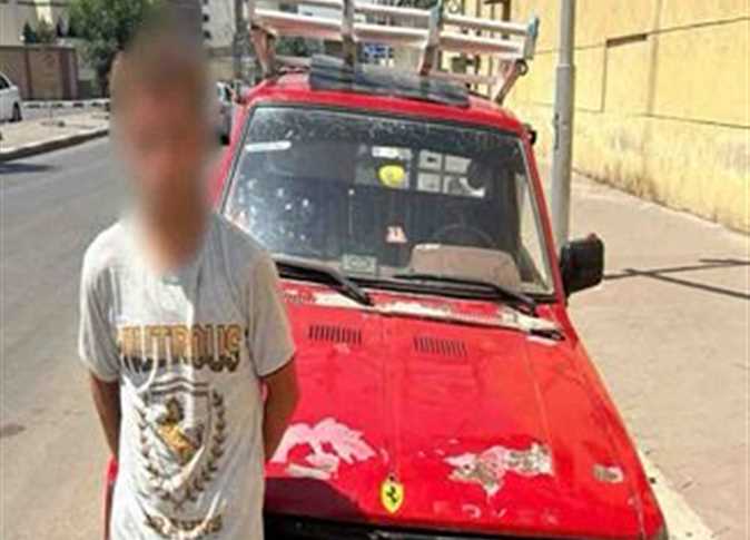 القبض على قائد سيارة نقل بتهمة السير عكس الاتجاه بالقاهرة و طي اللوحات المعدنية