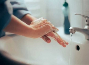 خبراء يحذرون من 4 أخطاء شائعة عند غسل اليدين