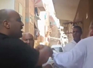 ضربه بالقلم.. ضبط شقيق المتهم بالتعدي على مسن في السويس