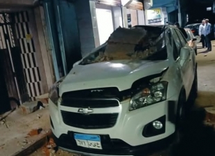 سقوط بلكونة في المنصورة يتسبب في تحطيم سيارة دون إصابات بشرية
