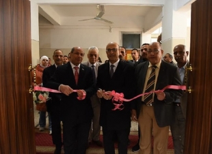 الدكتور أحمد المنشاوي يفتتح قاعة المؤتمرات والمناقشات الجديدة بكلية التربية بجامعة أسيوط لتعزيز الأنشطة الأكاديمية والبحثية