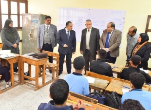 محافظ أسيوط يتفقد مجمع مدارس كوم أبو شيل للاطمئنان على سير العملية التعليمية