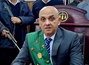 هددها بنشر صورها ومقاطع فيديو.. السجن 7 سنوات لطالب بتهمة ابتزاز فتاة بسوهاج