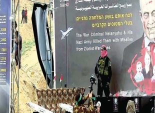 تسليم جثث أسرى إسرائيليين فى منطقة «بنى سهيلا» بالقرب من مسجد الظلال