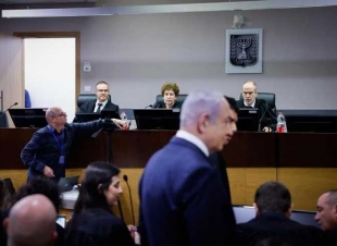 رئيس وزراء الاسرائيلي يقوم بالأدلاء بشهادته في القضية المعروفة إعلاميا بـ«الأموال القطرية» أو «قطر جيت»، وذلك وفقا لما نقلته القناة الـ12 العبرية.