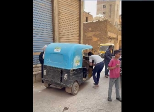 أمن القليوبية يفحص فيديو سائق «توك توك» تعدى على مواطن في شارع بقليوب