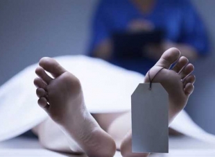 مصرع سيدة مسنة على يد شاب عشريني بواسطه سكين إثر خلافات مع نجلها