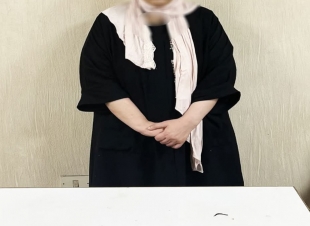 الداخلية تلقي القبض على صانعة محتوى بتهمة نشر فيديوهات كاذبة تتهم فنانة شهيرة بالاتجار في الأعضاء البشرية، بهدف زيادة المشاهدات وجني أرباح مالية. التفاصيل الكاملة هنا.