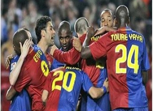 حقق برشلونة الفوز على إشبيلية بنتيجة 4-1 رغم لعبه بعشرة لاعبين، مما زاد الضغط على متصدر الدوري الإسباني