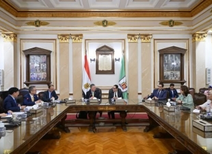 رئيس جامعة القاهرة يستقبل وفد الجمعية الصينية للتعليم العالي لبحث التعاون الأكاديمي والبحثي