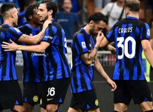 إنتر يثأر من فيورنتينا ويواصل المنافسة على اللقب