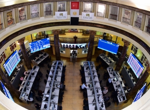 وول ستريت تشهد تراجعاً مع ظهور بيانات وأرباح متفاوتة قبل أسبوع من اجتماع الاحتياطي الفيدرالي