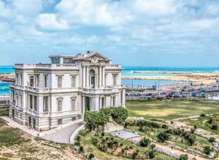 قصر عزيزة فهمي يضفي رونقًا وجمالًا على منطقة جليم في الإسكندرية.