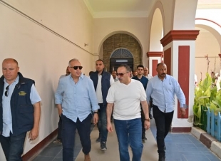 وزير الري يواصل جولته في أسيوط ويوجه بإزالة المخالفات وتطهير الترع خلال أسبوع