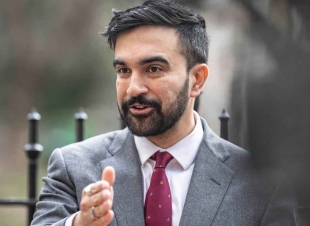 المرشح الأبرز لمنصب عمدة نيويورك، ممداني، يتسبب في انقسام قادة الأعمال حول استراتيجية المعارضة