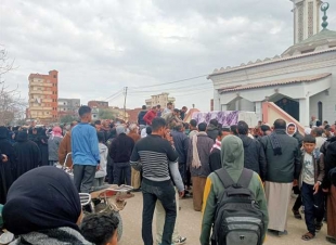 بسبب موقد التدفئة، تم تشييع جنازة زوجين لقيا حتفهما اختناقًا داخل منزلهما بمحافظة الشرقية.