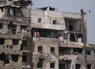 في ظل قلة المساعدات، يسعى السوريون جاهدين لإعادة إعمار حلب المدمرة