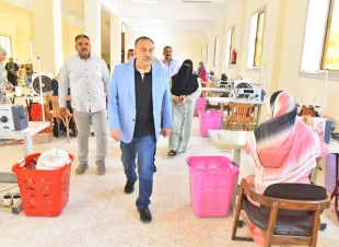 محافظ أسيوط يتفقد المجمع الصناعي الحرفي بالشامية.. دعم لتمكين المرأة وتنمية القرى