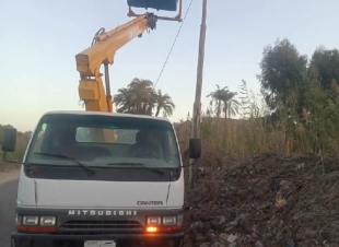محافظ أسيوط يؤكد على استمرار رفع كفاءة منظومة الإنارة بالمراكز ورئيس الغنايم يتابع صيانة وتركيب كشافات جديدة بنطاق المركز