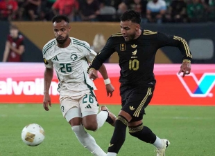 هدف فيجا وهدف مادو العكسي يضمنان للمكسيك الوصول إلى نصف النهائي بعد الفوز على السعودية 2-0