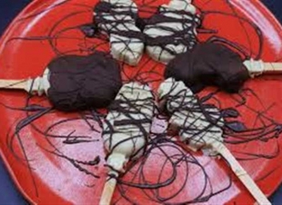  طريقة عمل آيس كريم الكيوي بالشوكولاتة في المنزل